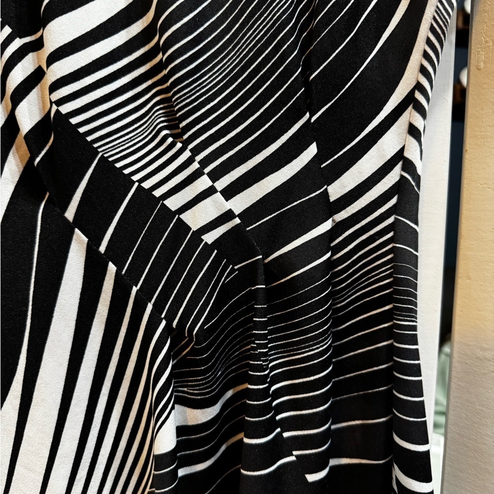 Relativity Non-Typical Striped Top - Picture 2 of 3